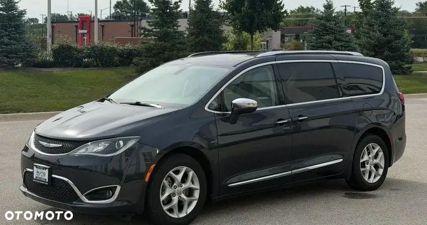 Chrysler Pacifica - 2