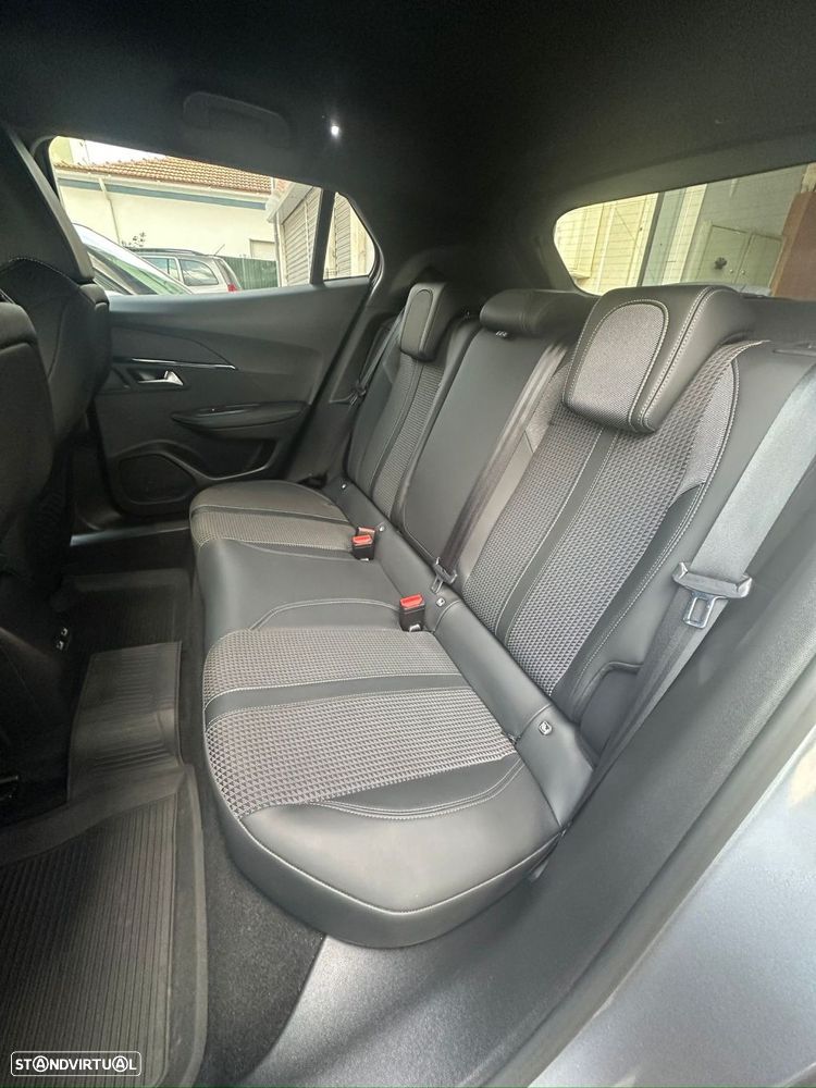 Peugeot e-2008 50 kWh GT - 10