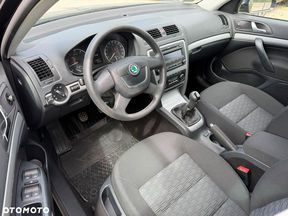 Skoda Octavia 1.6 Elegance - 36