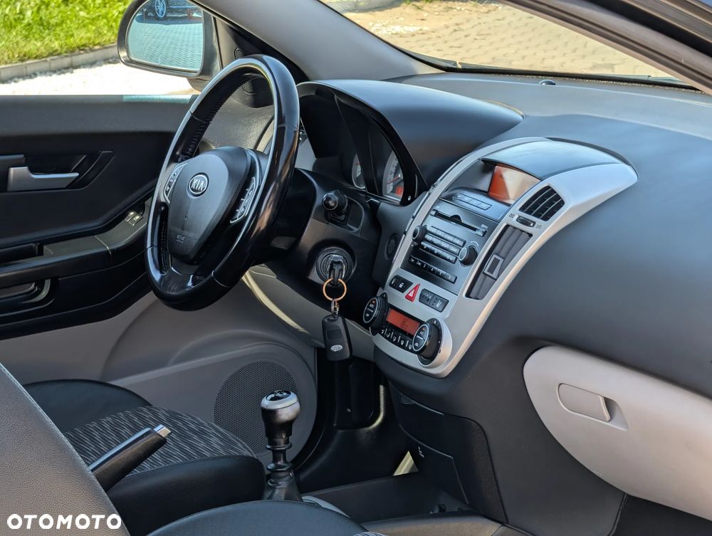 Kia Ceed ver-1-6-silver-x - 31