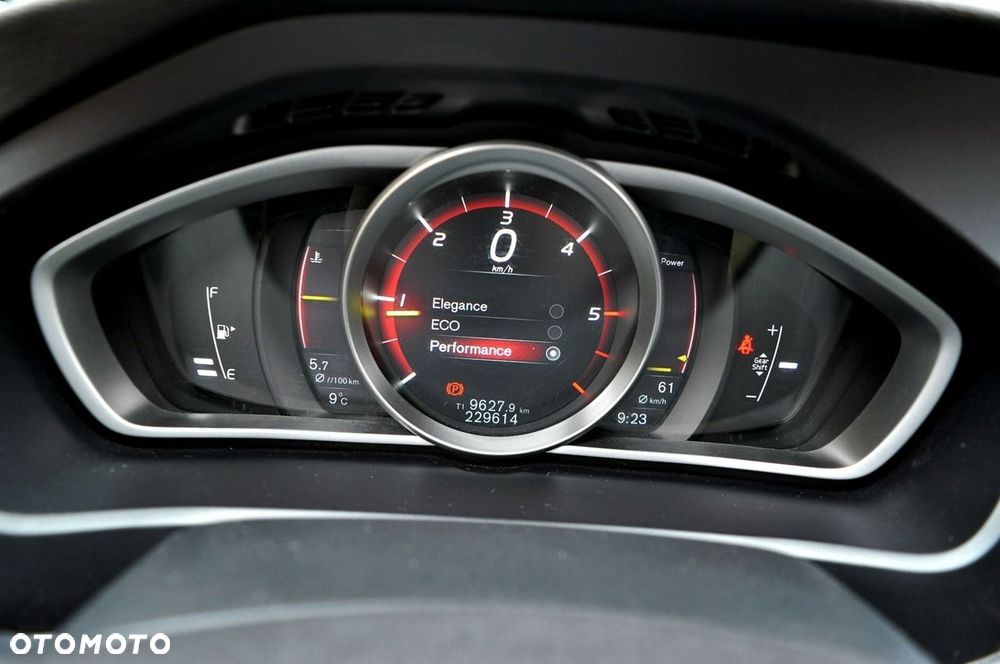 Volvo V40 D2 Drive-E R-Design Momentum - 14