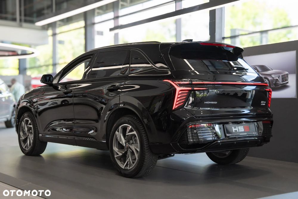 Hongqi HS3 - 11