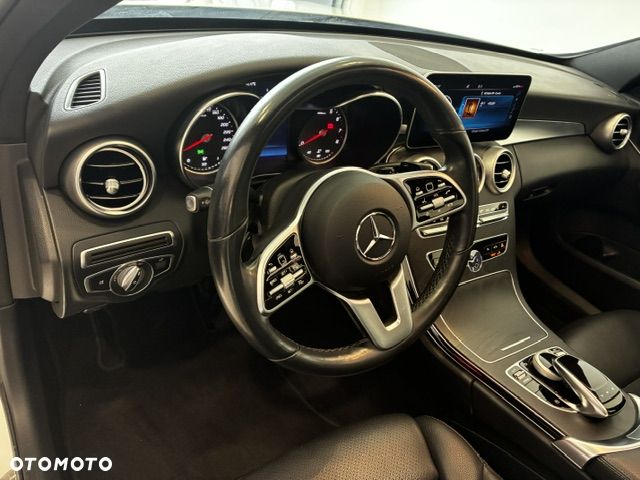 Mercedes-Benz Klasa C 300 4Matic 9G-TRONIC AMG Line - 13
