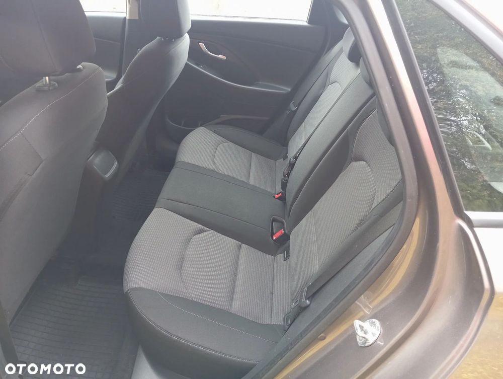 Hyundai i30 1.5 DPI Classic + - 6