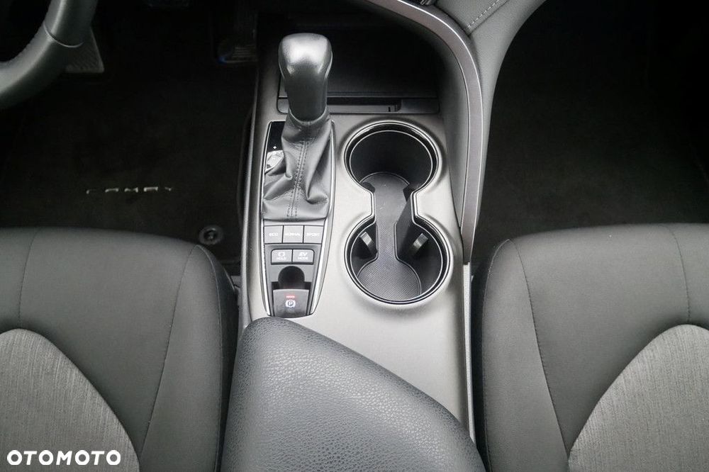 Toyota Camry 2.5 Hybrid Comfort CVT - 11