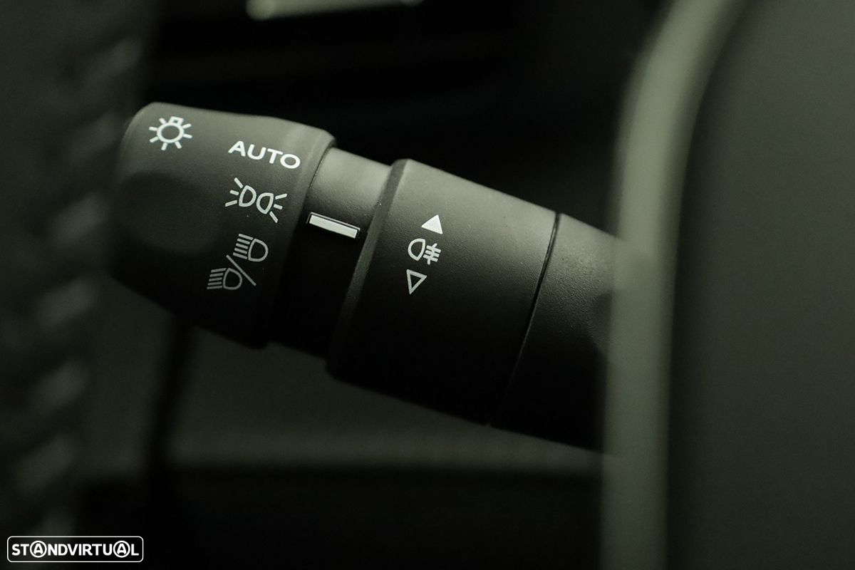 Peugeot 2008 1.2 PureTech Allure - 16