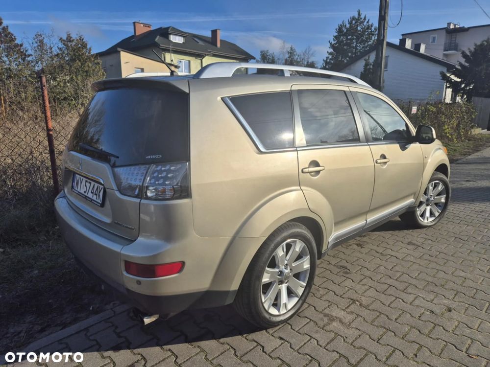 Mitsubishi Outlander 2.0 DID Instyle - 3