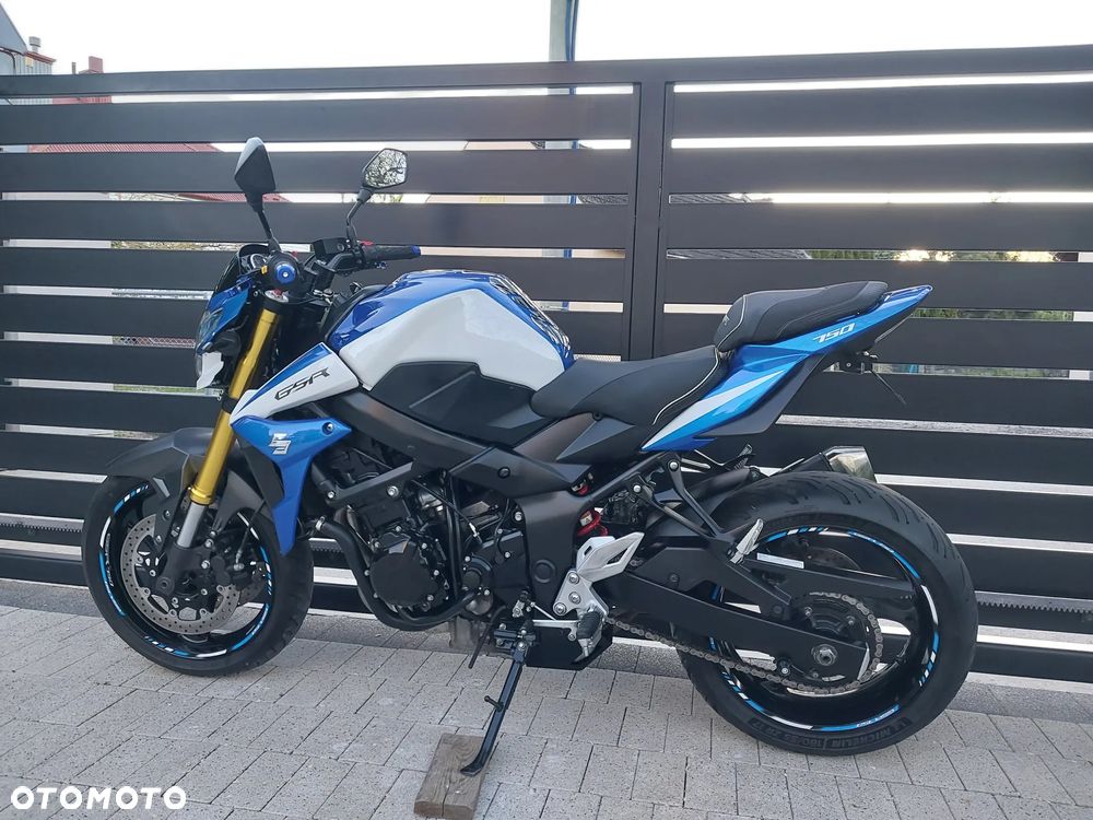 Suzuki GSR - 6