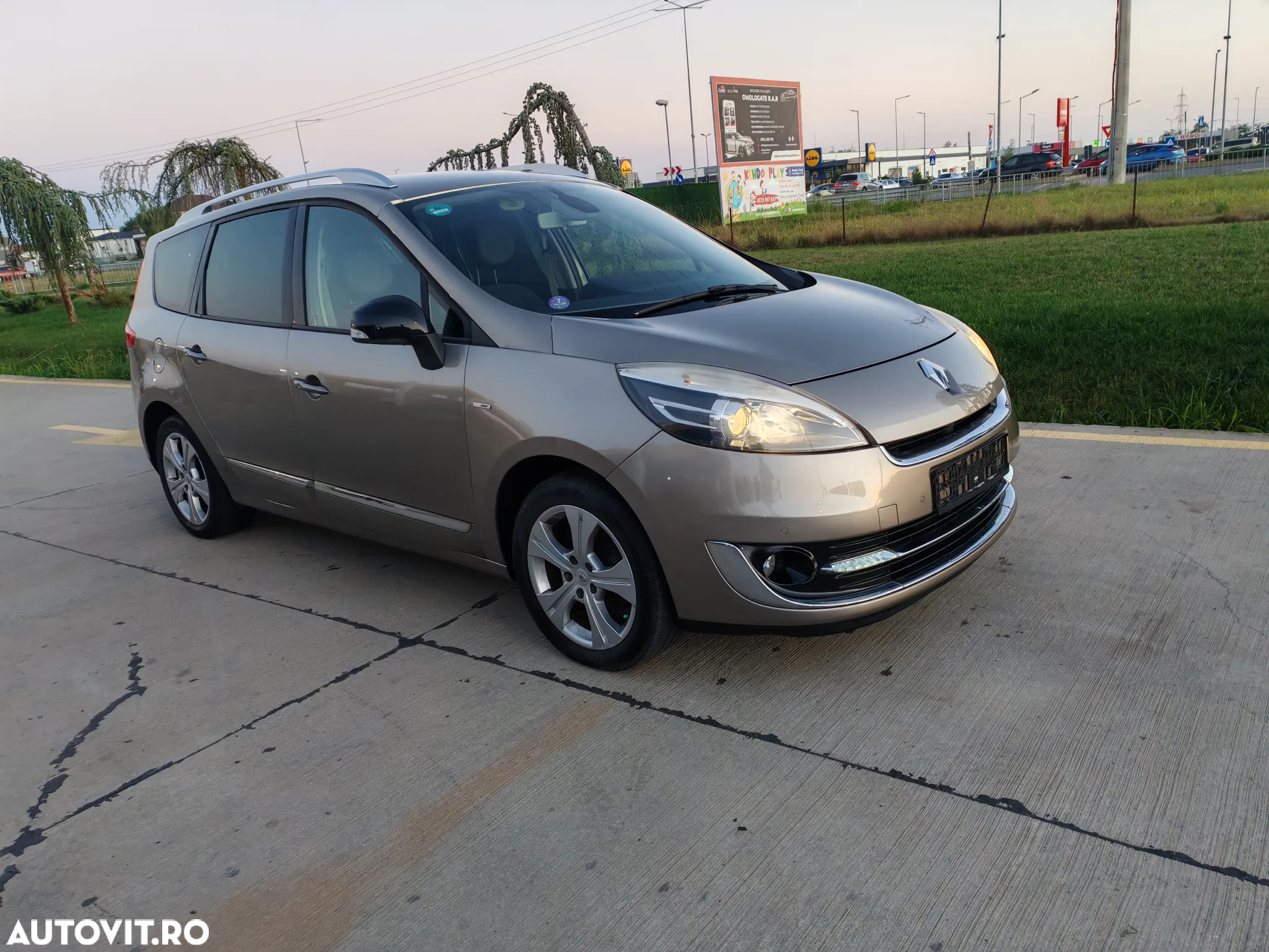 Renault Scenic ENERGY TCe 115 Bose Edition - 16