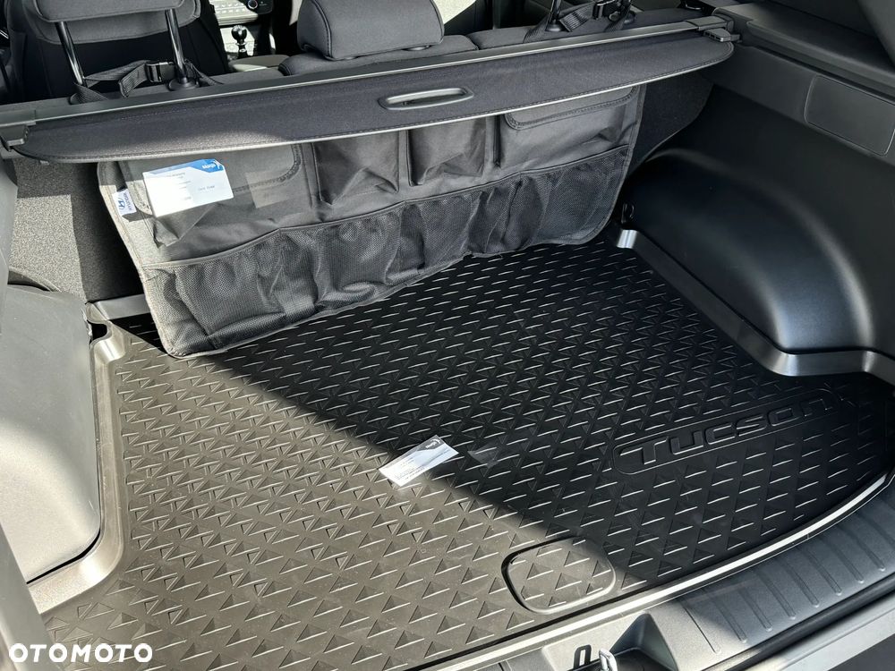 Hyundai Tucson 1.6 T-GDi HEV Modern 2WD - 11