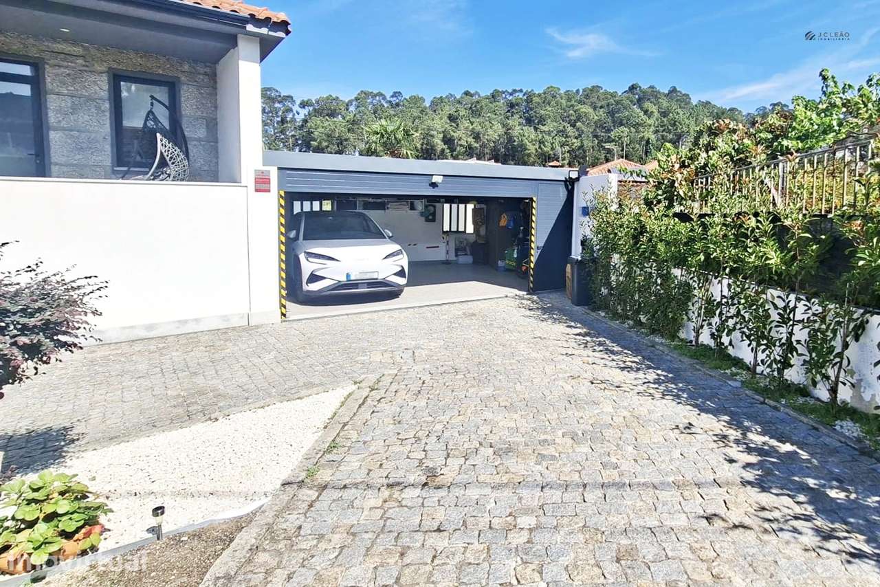 Moradia T3 à Venda em Meinedo, Lousada | Totalmente Remodelada - Grande imagem: 2/37