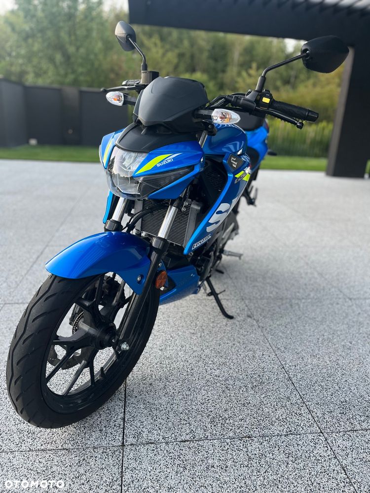 Suzuki GSX - 12