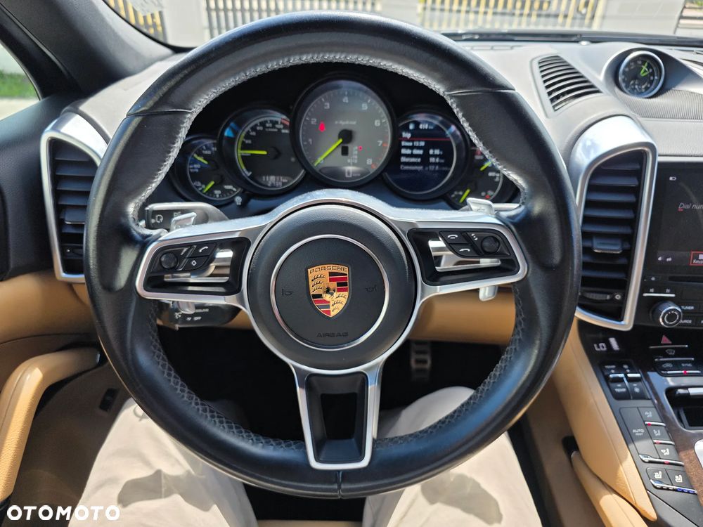 Porsche Cayenne S E-Hybrid Platinum Edition - 16