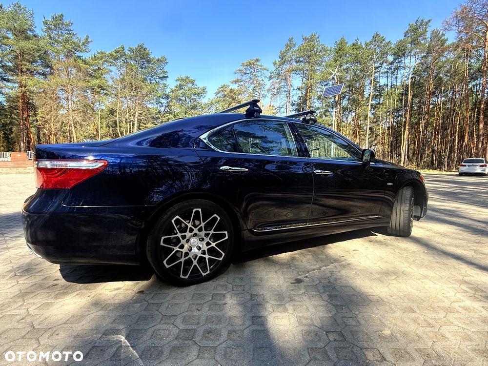 Lexus LS - 3