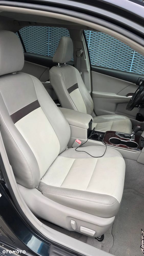 Toyota Camry - 7