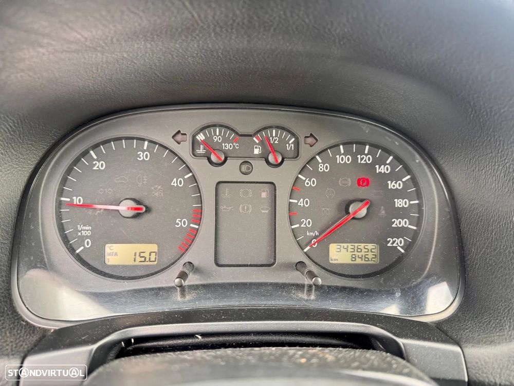 VW Bora 1.9 TDi Confortline - 12