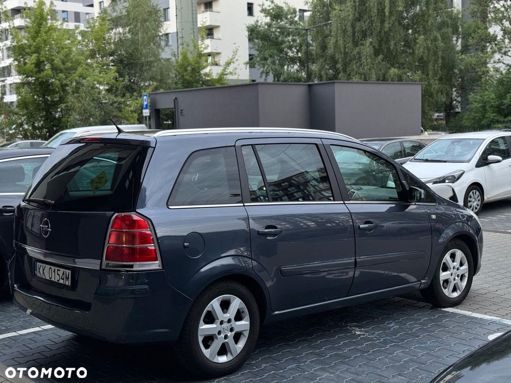 Opel Zafira 1.8 Cosmo - 4