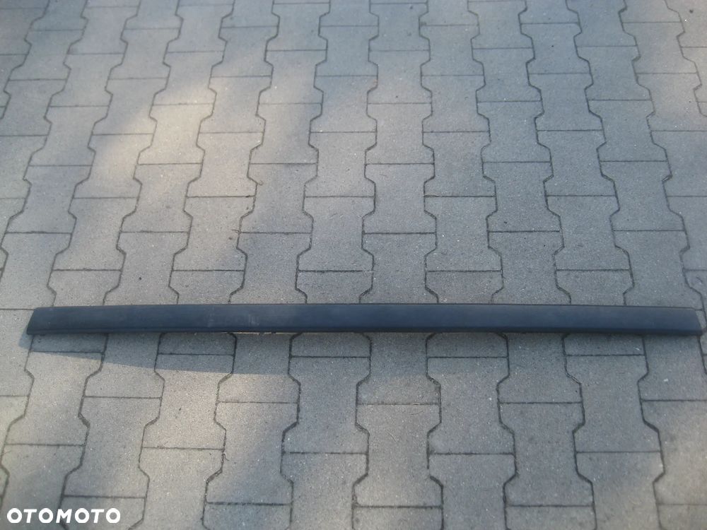 bmw 5 e34 listwa zderzaka tył środkowa 51121944184