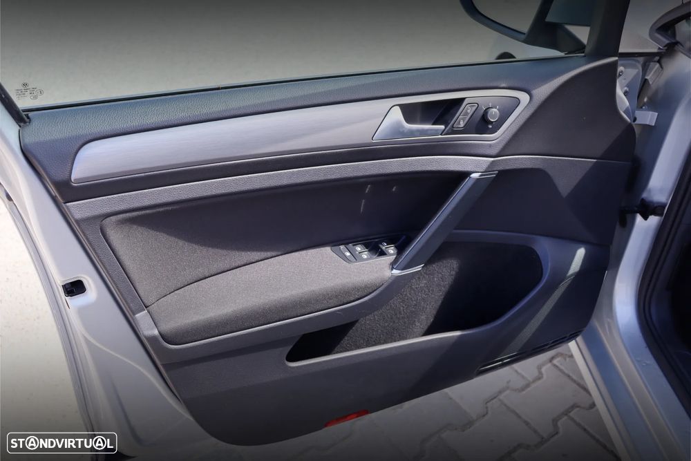 VW Golf Variant 1.6 TDi Confortline - 25