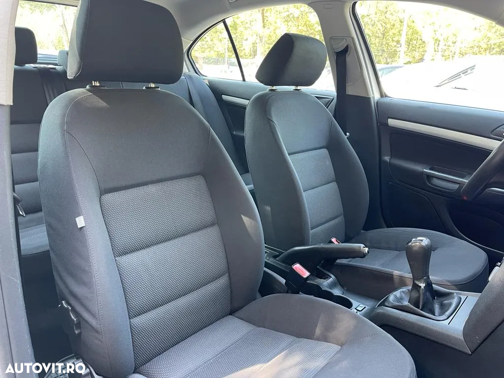 Skoda Octavia 1.6 MPI Ambiente - 6