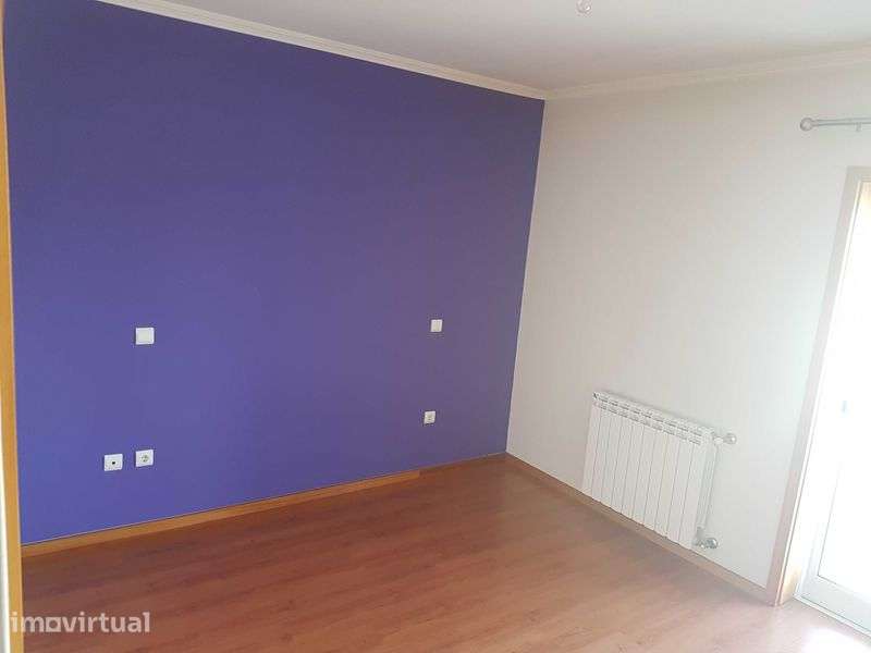 Aluga-se Apartamento T2 - Oiã - Ao lado do Continente - Grande imagem: 4/9