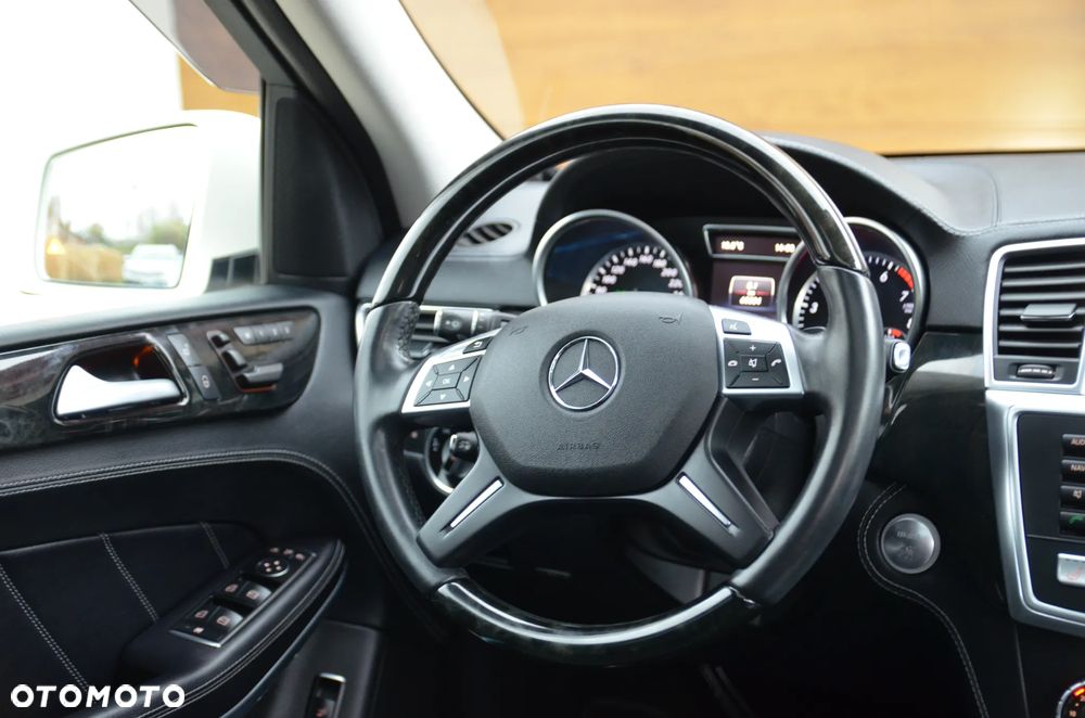 Mercedes-Benz GL 500 4Matic (BlueEFFICIENCY) 7G-TRONIC - 32
