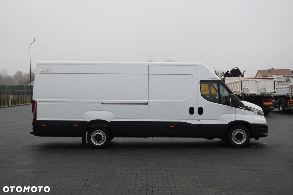 Iveco DAILY MAXI 35S16 / 2.3 - 160 KM / AUTOMAT HI-MATIC / NOWY MODEL / 3 OSOBY / DOSTAWCZE / BLASZAK / KLIMA / 2023 / SERWISOWANY / SPROWADZONY Z NIEMIEC - 4