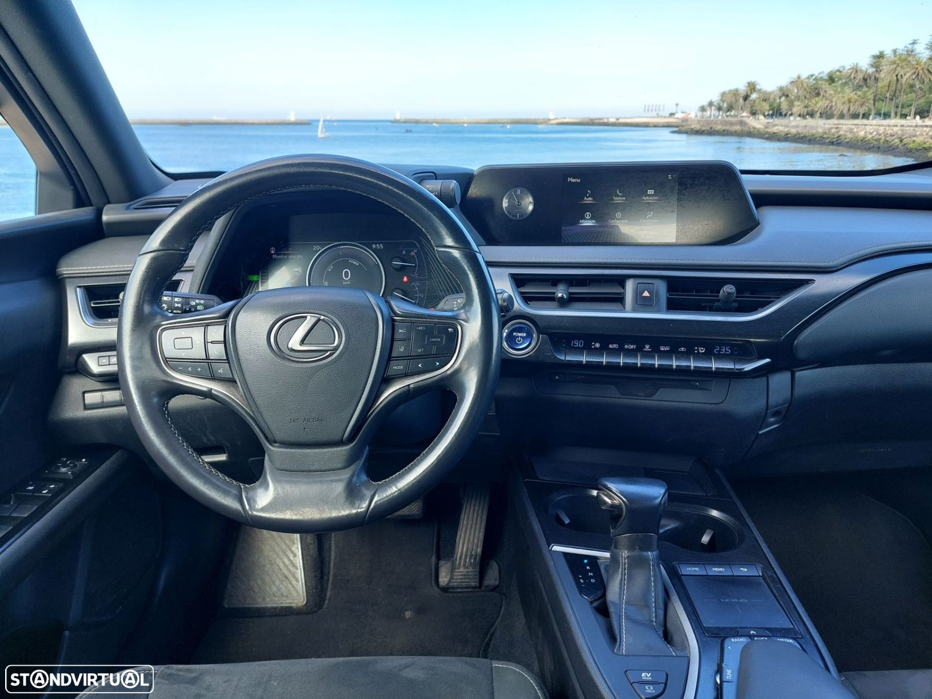 Lexus ux-250h Business - 11