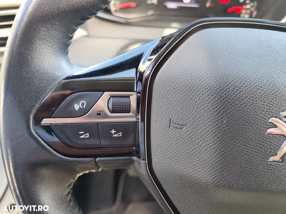 Peugeot 2008 1.2 L PureTech STT Active - 13