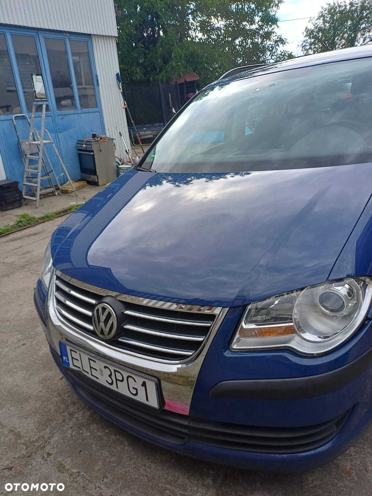 Volkswagen Touran - 4