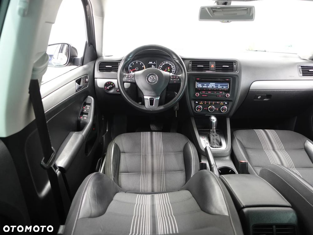 Volkswagen Jetta 1.4 TSI DSG Match - 28