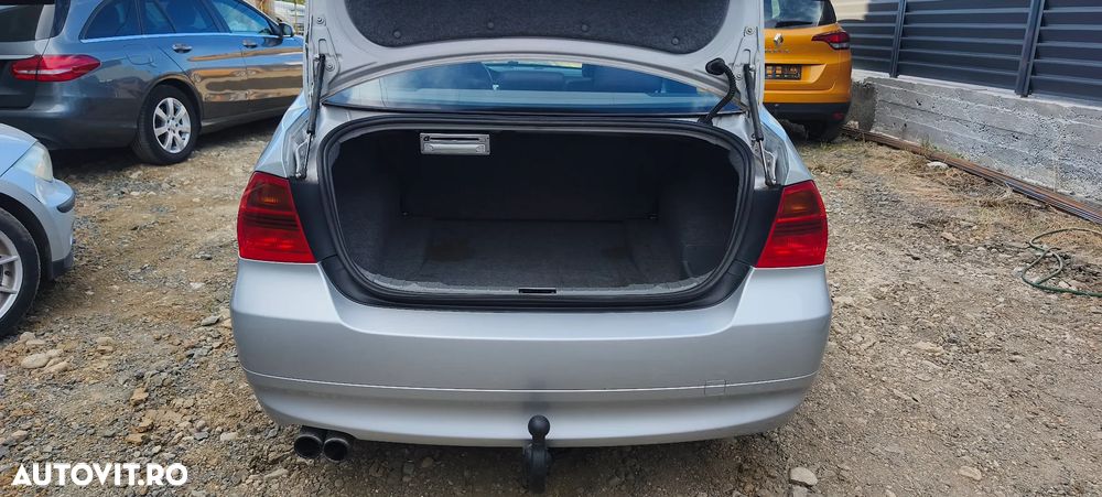 BMW Seria 3 325xi - 36