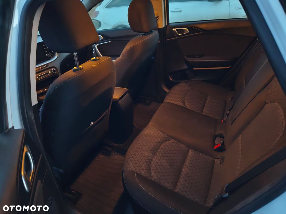 Kia Ceed 1.6 CRDi SCR L - 4