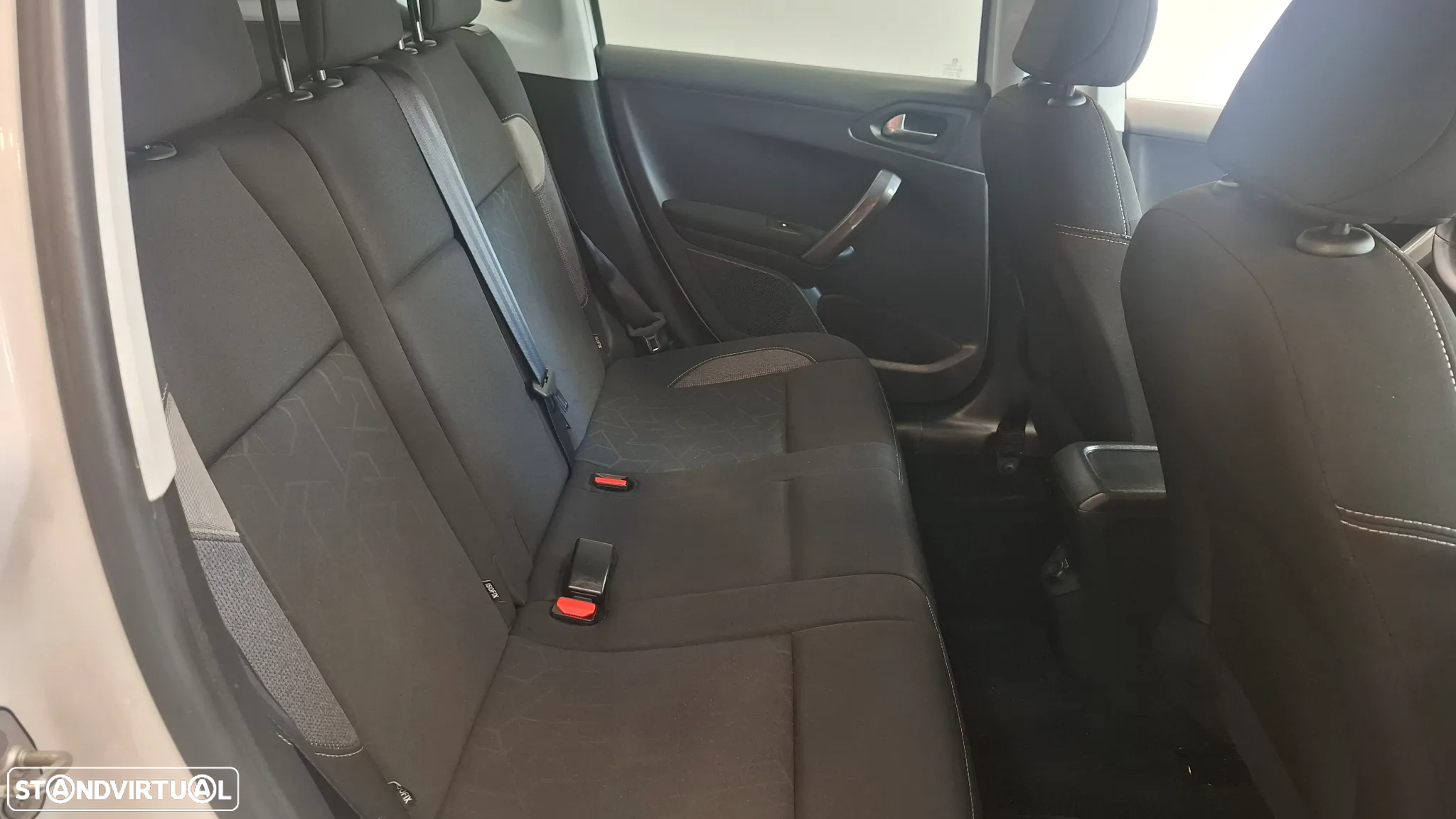 Peugeot 2008 1.6 BlueHDi Style - 22