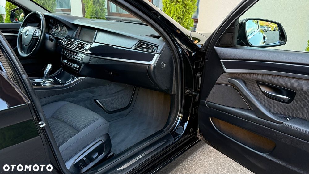 BMW Seria 5 525d Touring Modern Line - 23