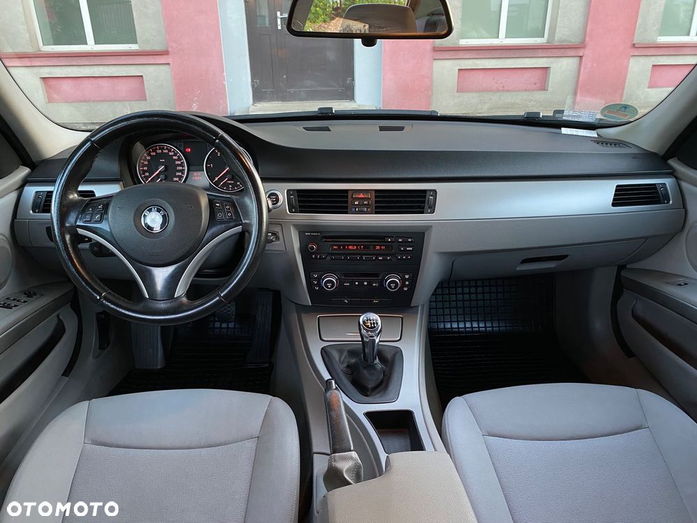 BMW Seria 3 320d - 23