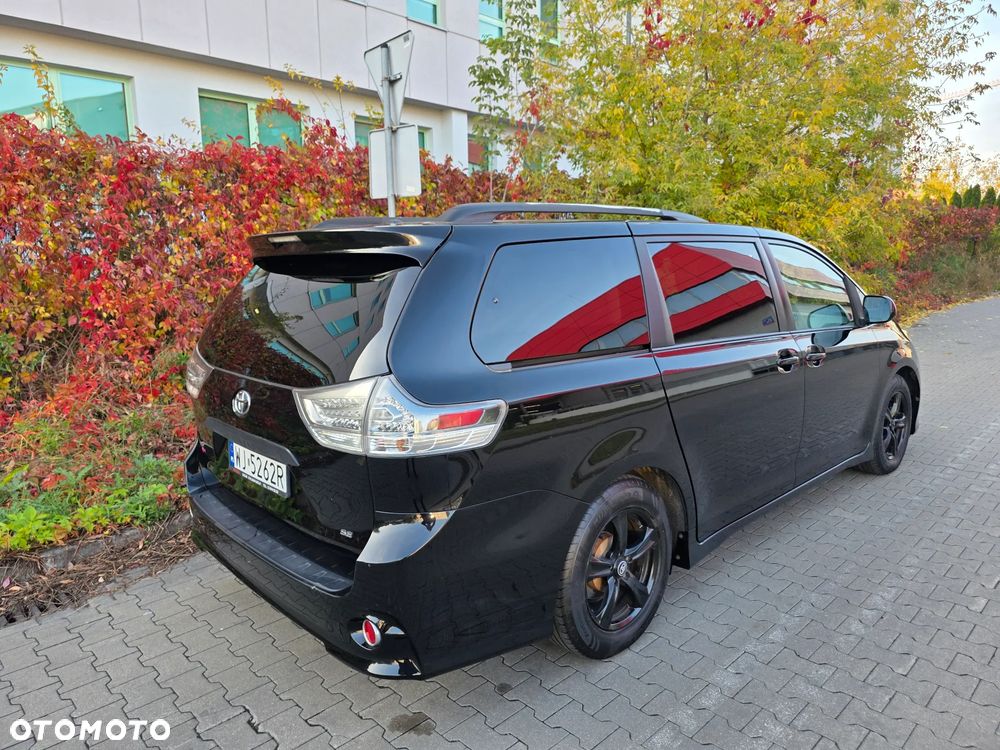 Toyota Sienna - 6
