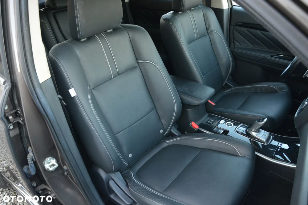 Mitsubishi Outlander 2.0 4WD Plug-In Hybrid - 31