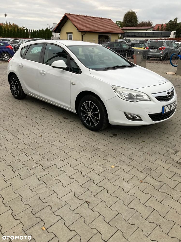 Opel Astra 1.4 EcoFLEX Cosmo - 2