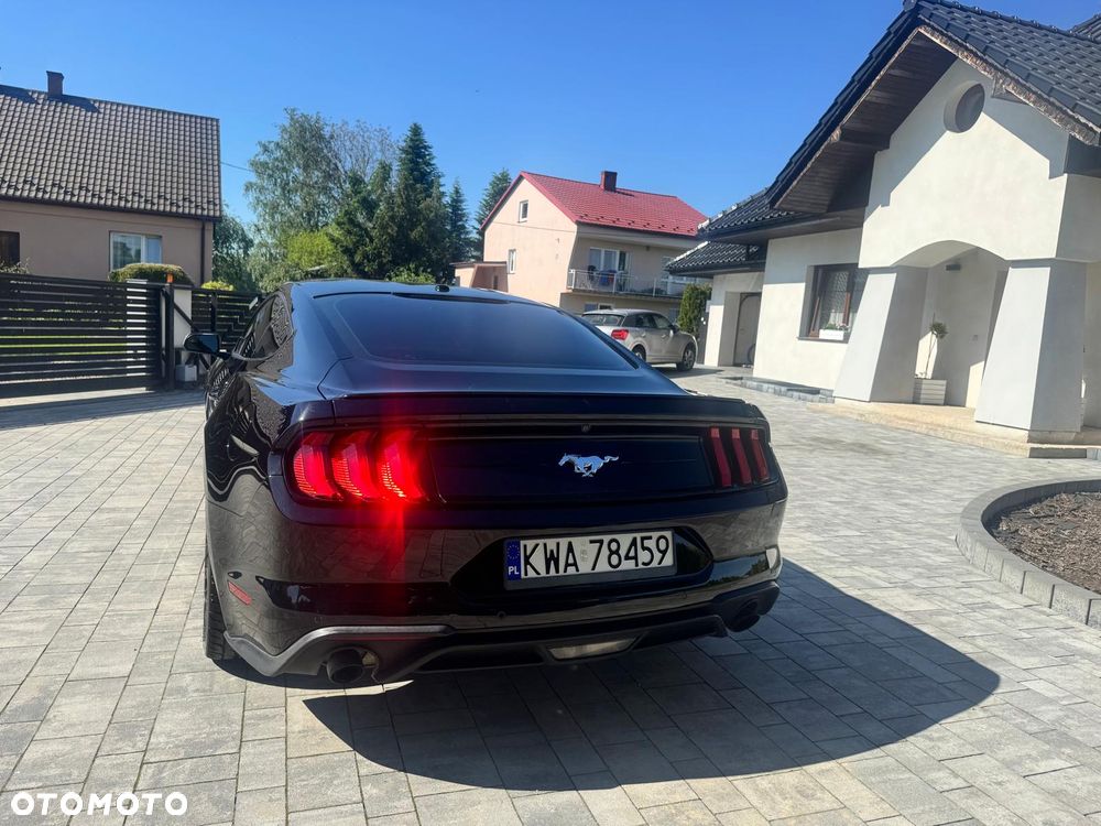 Ford Mustang - 6