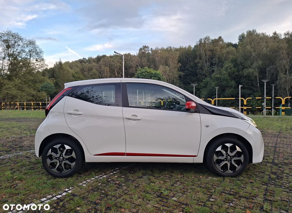 Toyota Aygo x-play connect - 10