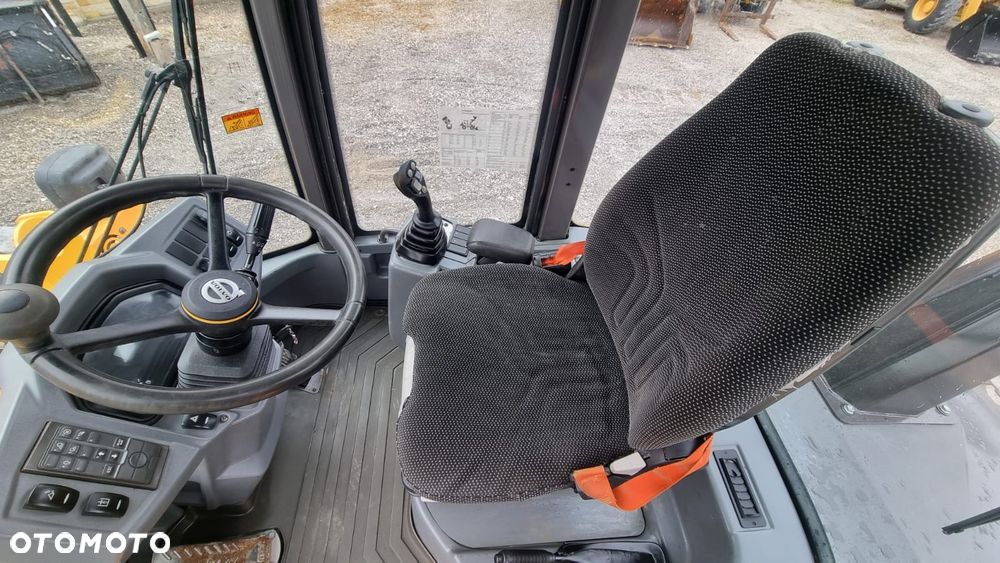 Volvo L30G/Maszyna sprowadzona/ 4749h/ - 18