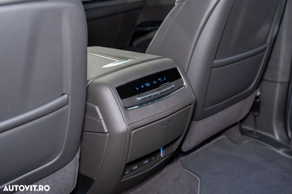 Cadillac Escalade - 27