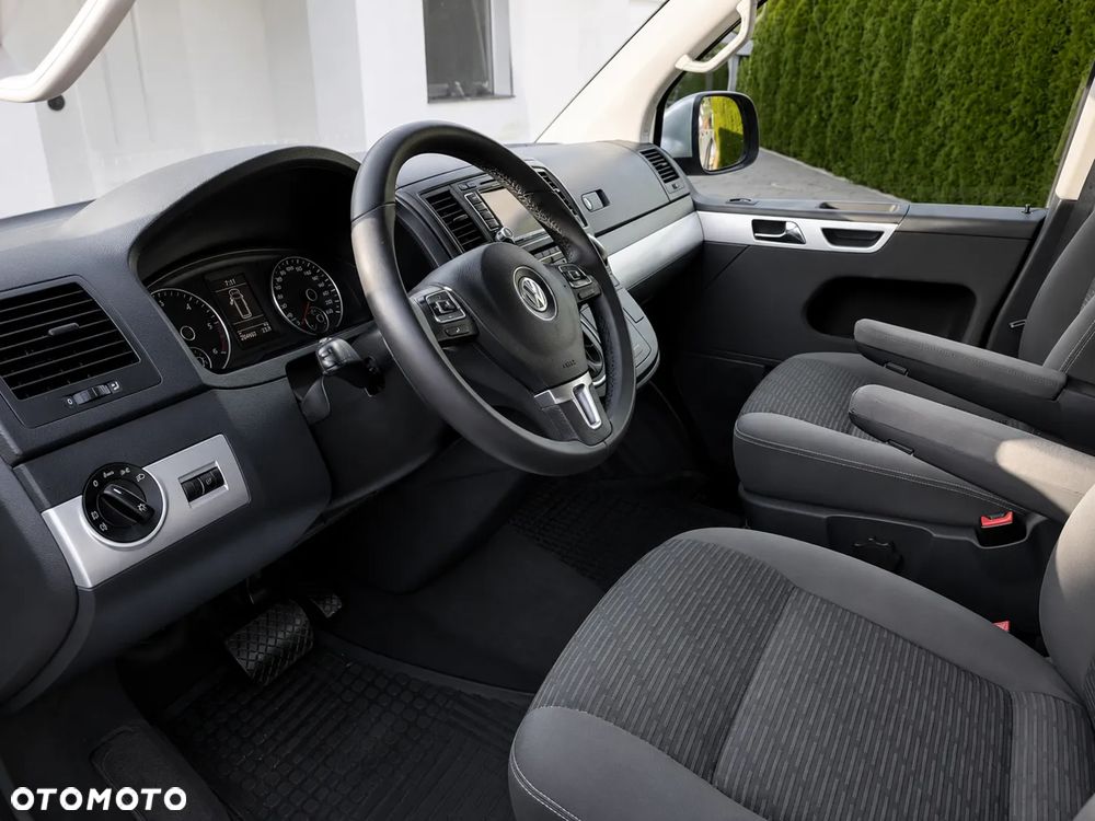 Volkswagen Multivan - 11