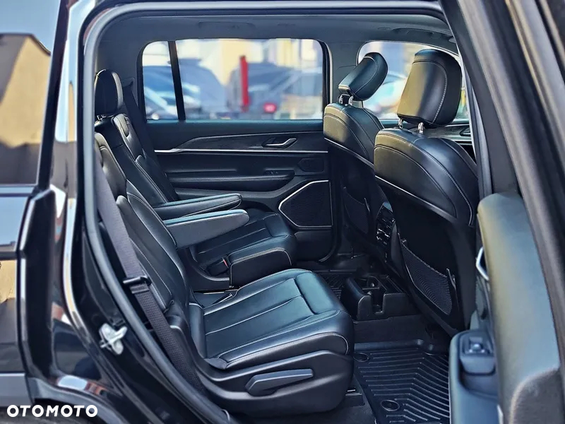 Jeep Grand Cherokee - 12