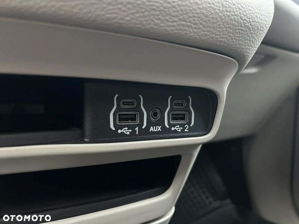 Chrysler Pacifica - 30