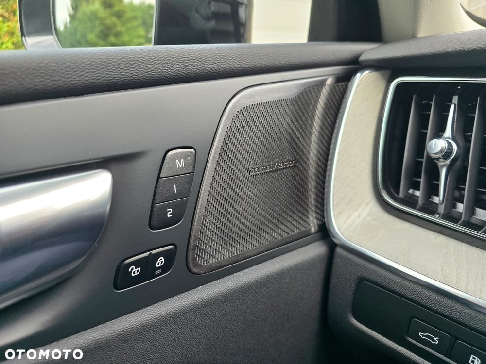 Volvo XC 60 T6 AWD Recharge Plus Dark - 13
