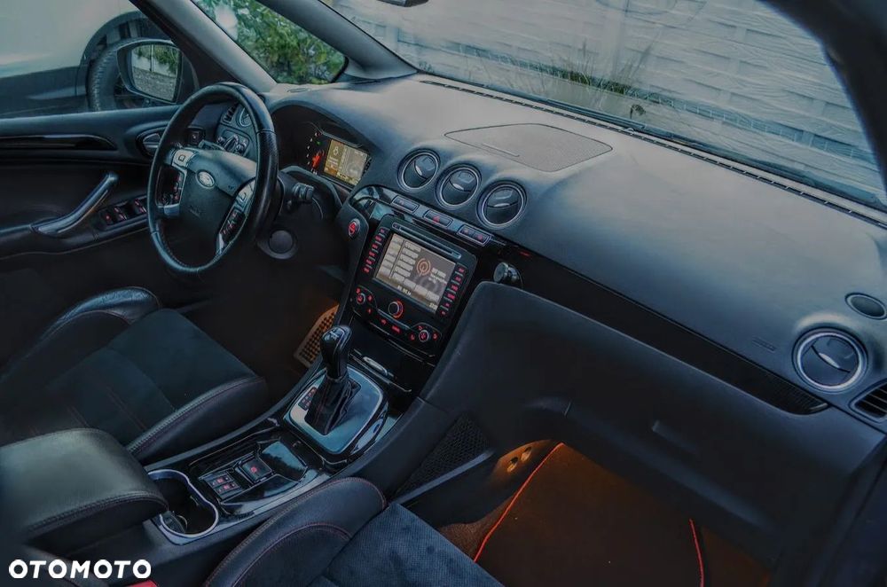 Ford S-Max - 12