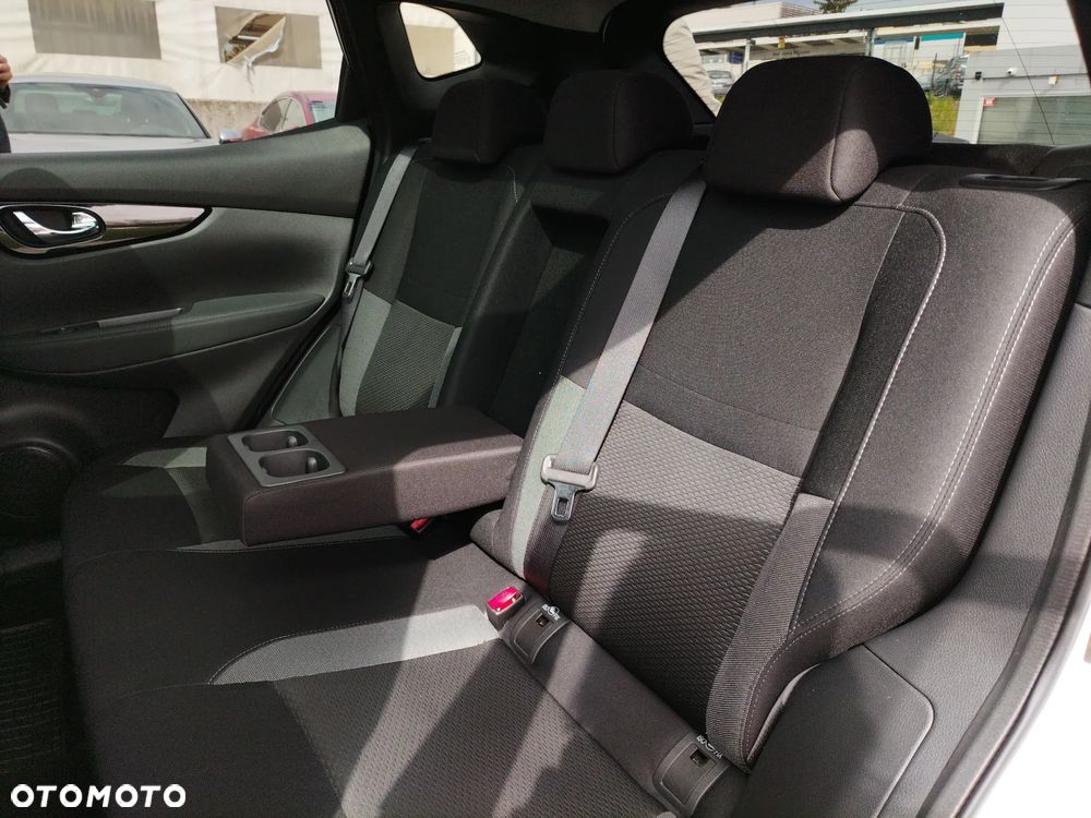 Nissan Qashqai 1.3 DIG-T N-Connecta - 23