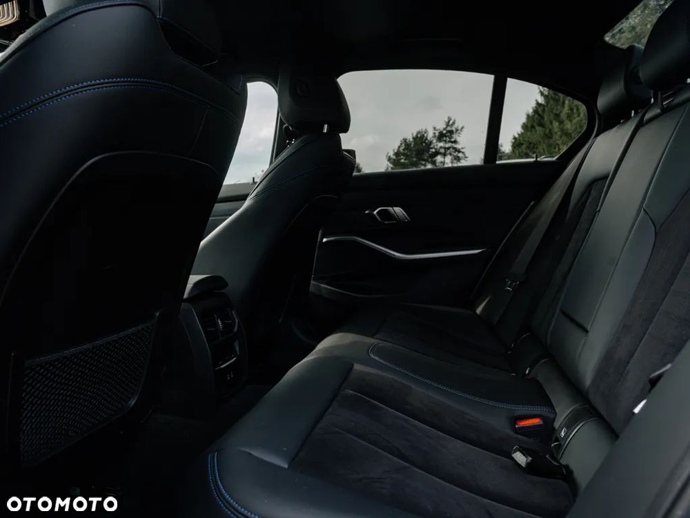 BMW Seria 3 320d xDrive M Sport - 12